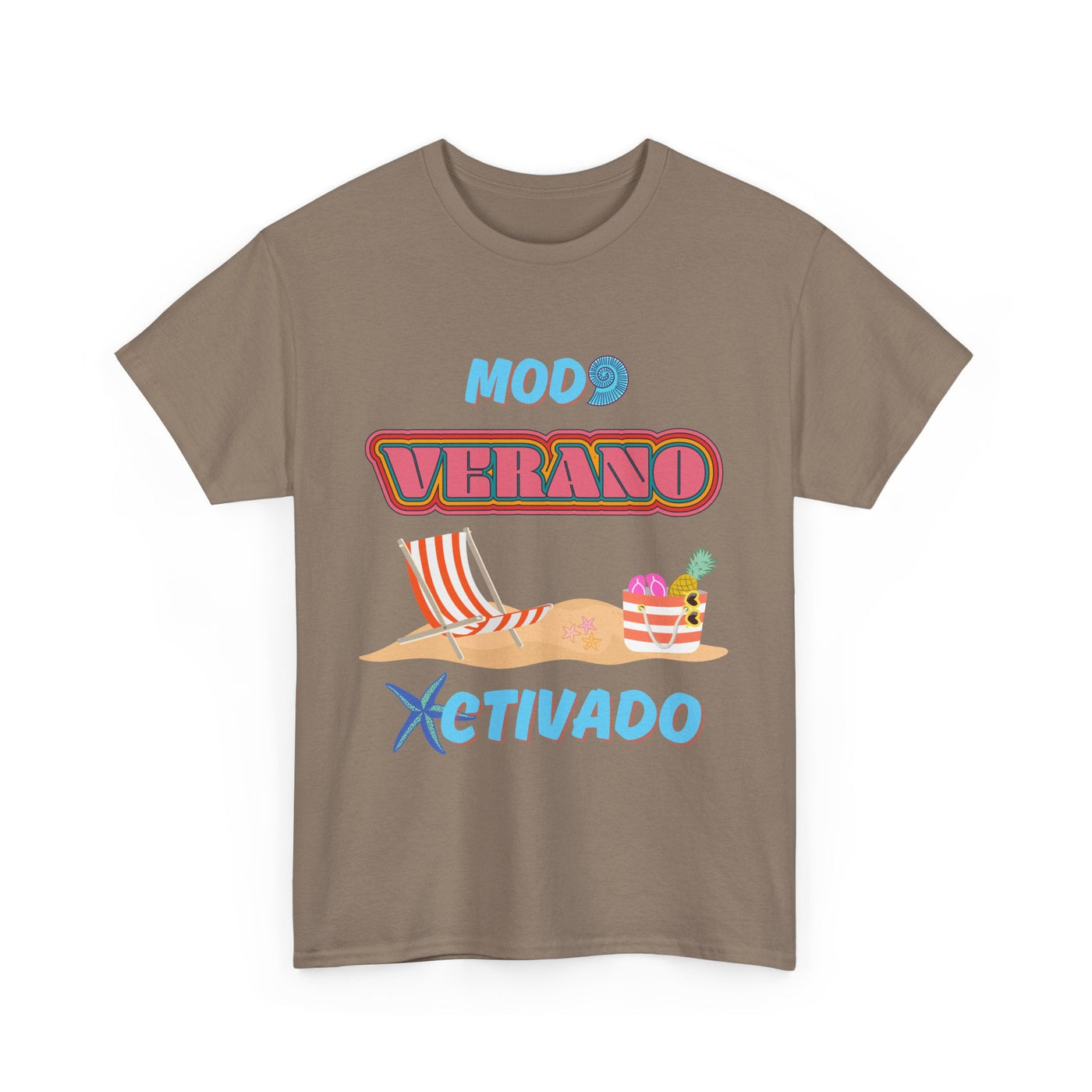 Spanish summer T-shirt with "Modo Verano Activado" design, beach chairs, tropical fruits, and starfish. Unisex vacation tee in retro style.