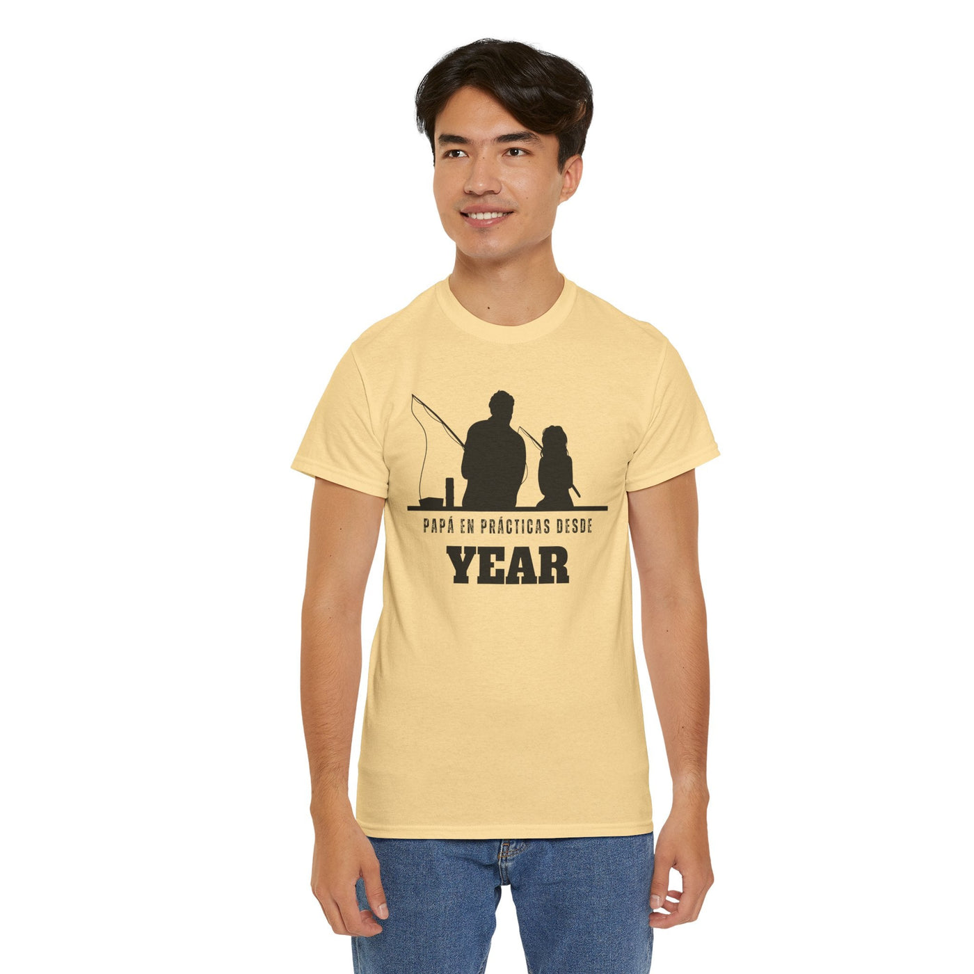 Personalized Fishing Dad Shirt with Dad and Child Silhouette, Custom Year, Spanish Text, Fathers Day Gift.