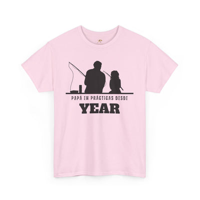 Fishing Dad Shirt | Papá en Prácticas Desde [Year] | Personalized Dad & Son/Daughter Fishing Tee | Fathers Day Gift | Spanish Custom T-Shirt