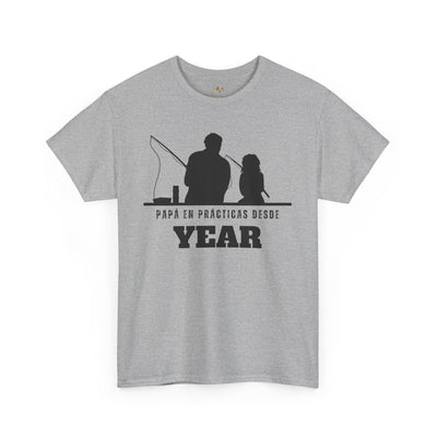Fishing Dad Shirt | Papá en Prácticas Desde [Year] | Personalized Dad & Son/Daughter Fishing Tee | Fathers Day Gift | Spanish Custom T-Shirt
