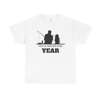 Fishing Dad Shirt | Papá en Prácticas Desde [Year] | Personalized Dad & Son/Daughter Fishing Tee | Fathers Day Gift | Spanish Custom T-Shirt