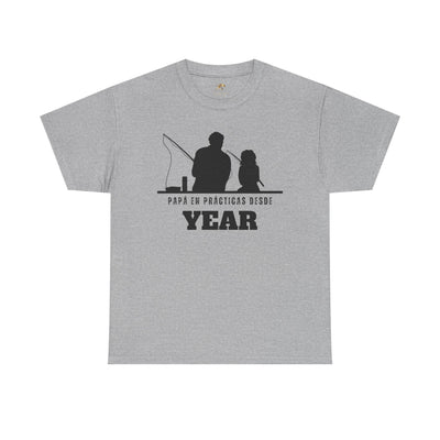 Fishing Dad Shirt | Papá en Prácticas Desde [Year] | Personalized Dad & Son/Daughter Fishing Tee | Fathers Day Gift | Spanish Custom T-Shirt