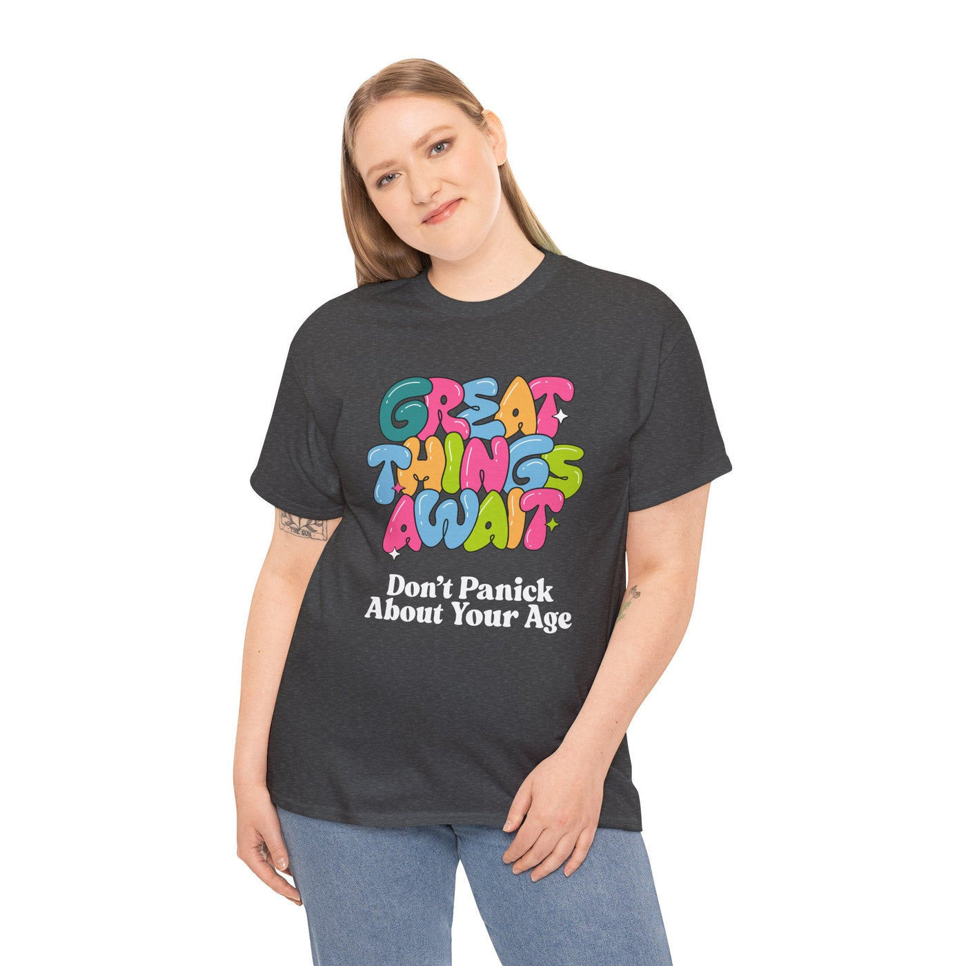 Great Things Await t-shirt with positive message and colorful design, ideal for all ages and genders.