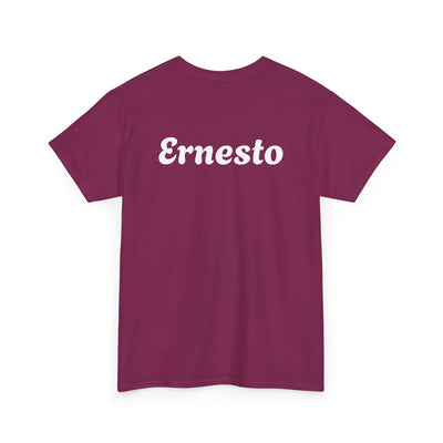 Funny Spanish dad beer shirt featuring “Este Papá Se Alimenta de Abrazos y Cerveza Fría” text, perfect for Father's Day.