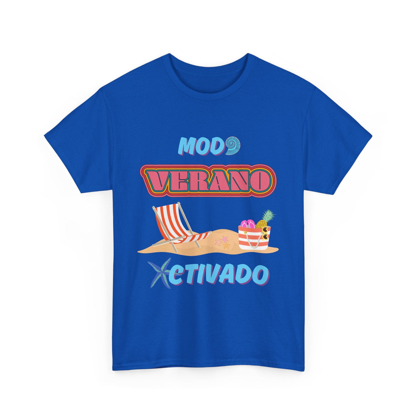 Unisex blue T-shirt featuring "Modo Verano Activado" with retro beach scene and vibrant colors.