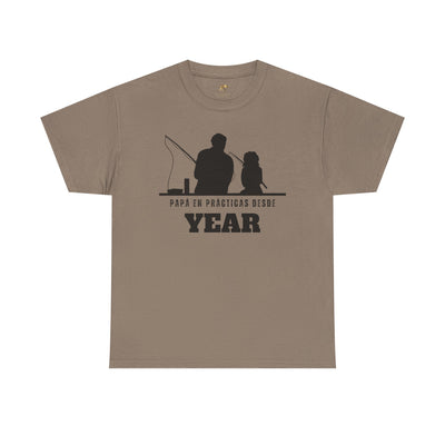 Fishing Dad Shirt | Papá en Prácticas Desde [Year] | Personalized Dad & Son/Daughter Fishing Tee | Fathers Day Gift | Spanish Custom T-Shirt