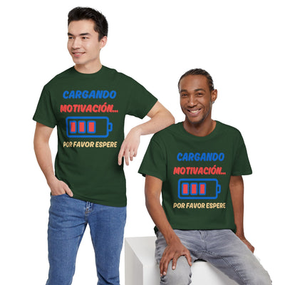 Unisex cotton tee with Spanish phrase 'cargando motivación', battery graphic, and motivational humor design.