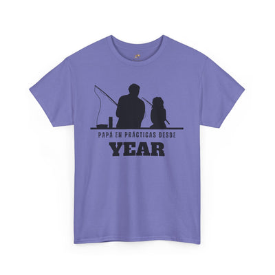Fishing Dad Shirt | Papá en Prácticas Desde [Year] | Personalized Dad & Son/Daughter Fishing Tee | Fathers Day Gift | Spanish Custom T-Shirt
