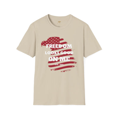 Unisex beige tee with "Freedom Looks Good On Me" text and American flag design, ideal for 4th of July celebrations and patriotic gatherings.