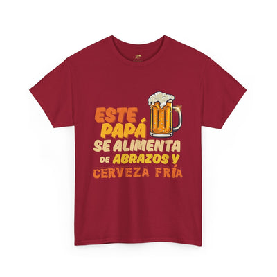 Funny Spanish Dad Beer Shirt with "Este Papá Se Alimenta de Abrazos y Cerveza Fría" text and beer mug graphic, ideal Father's Day gift.