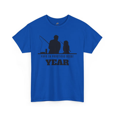 Fishing Dad Shirt | Papá en Prácticas Desde [Year] | Personalized Dad & Son/Daughter Fishing Tee | Fathers Day Gift | Spanish Custom T-Shirt