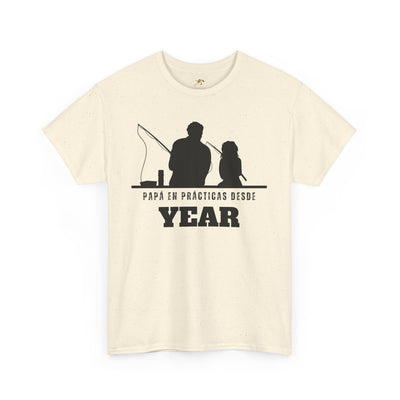 Fishing Dad Shirt | Papá en Prácticas Desde [Year] | Personalized Dad & Son/Daughter Fishing Tee | Fathers Day Gift | Spanish Custom T-Shirt