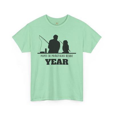 Fishing Dad Shirt | Papá en Prácticas Desde [Year] | Personalized Dad & Son/Daughter Fishing Tee | Fathers Day Gift | Spanish Custom T-Shirt