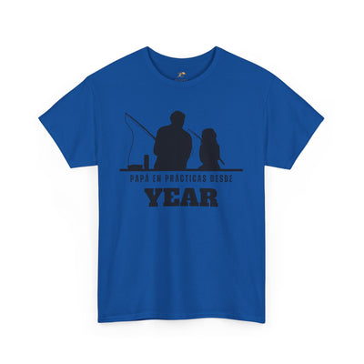 Fishing Dad Shirt | Papá en Prácticas Desde [Year] | Personalized Dad & Son/Daughter Fishing Tee | Fathers Day Gift | Spanish Custom T-Shirt