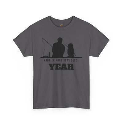 Fishing Dad Shirt | Papá en Prácticas Desde [Year] | Personalized Dad & Son/Daughter Fishing Tee | Fathers Day Gift | Spanish Custom T-Shirt