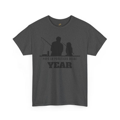Fishing Dad Shirt | Papá en Prácticas Desde [Year] | Personalized Dad & Son/Daughter Fishing Tee | Fathers Day Gift | Spanish Custom T-Shirt