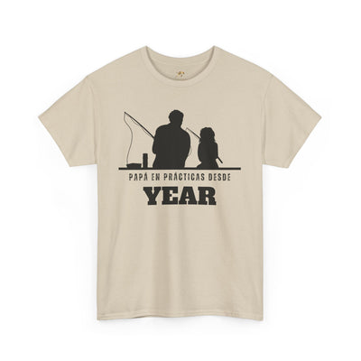 Fishing Dad Shirt | Papá en Prácticas Desde [Year] | Personalized Dad & Son/Daughter Fishing Tee | Fathers Day Gift | Spanish Custom T-Shirt