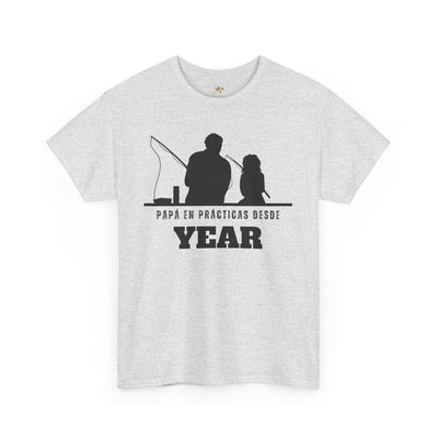 Fishing Dad Shirt | Papá en Prácticas Desde [Year] | Personalized Dad & Son/Daughter Fishing Tee | Fathers Day Gift | Spanish Custom T-Shirt