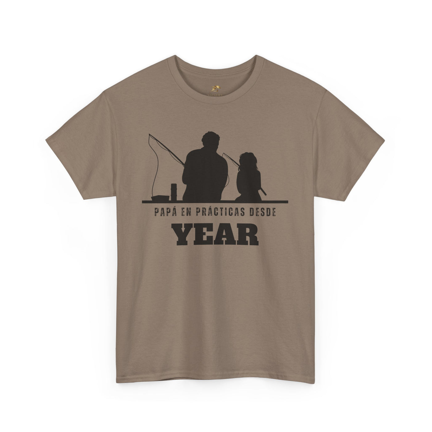 Fishing Dad Shirt | Papá en Prácticas Desde [Year] | Personalized Dad & Son/Daughter Fishing Tee | Fathers Day Gift | Spanish Custom T-Shirt